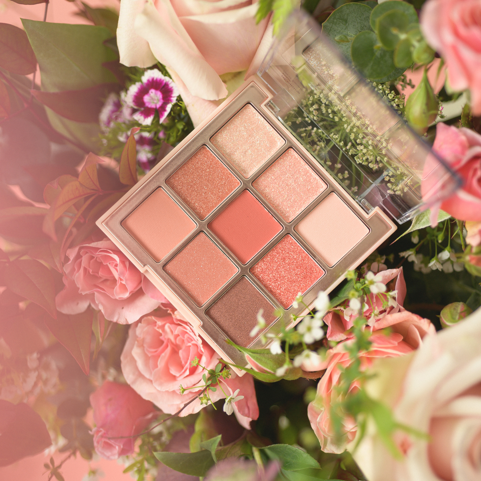 DASIQUE Shadow Palette #02 Rose Petal open with flowers